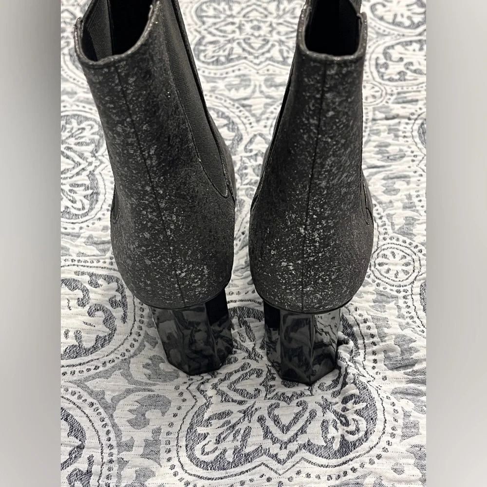 Donald Pliner Laila Booties Silver Glitter Suede Octangular Heel Sz 7M